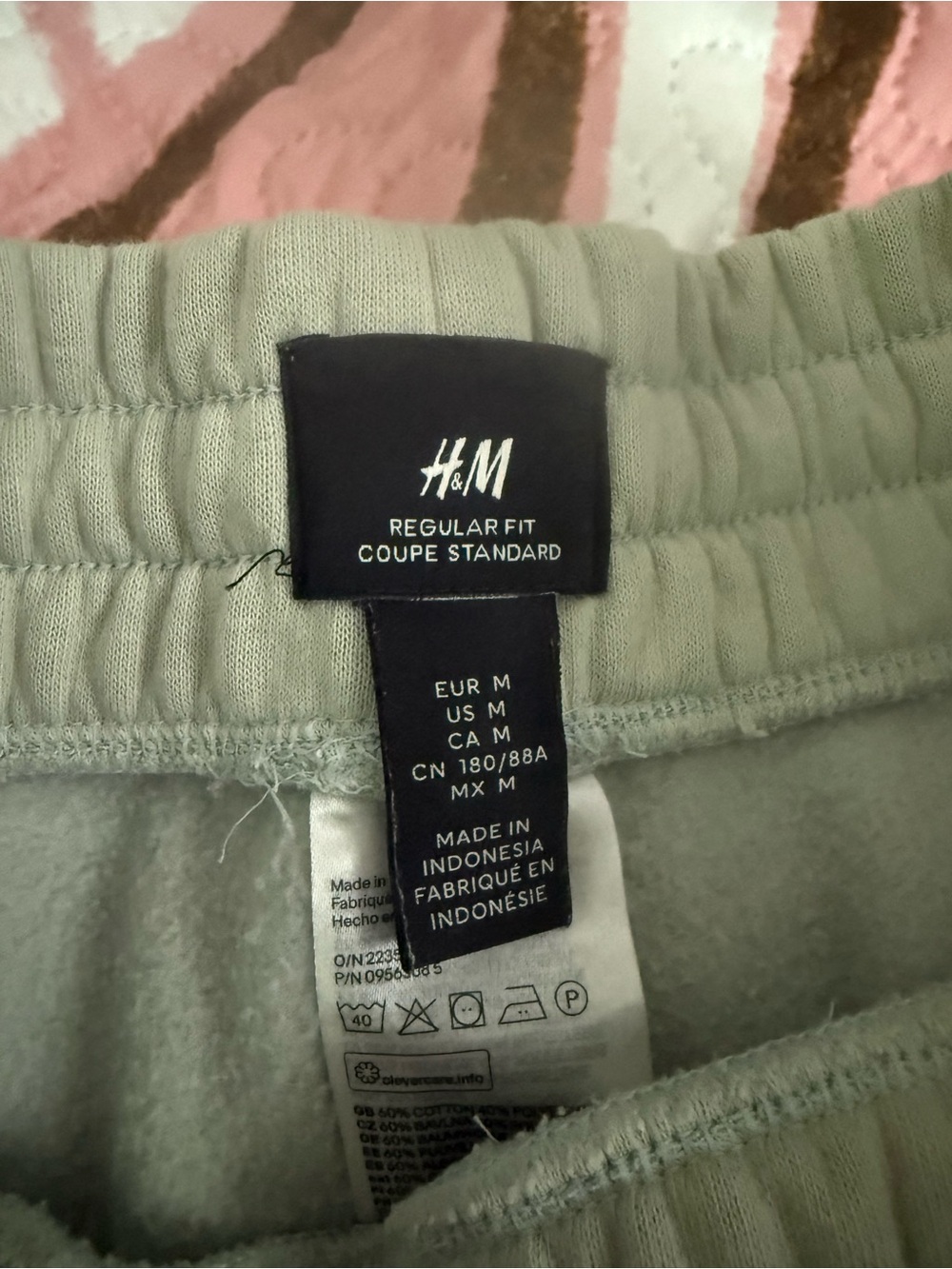 H&M Mens Pull-On Shorts in Sage Green and Slate - Picture 2 of 5